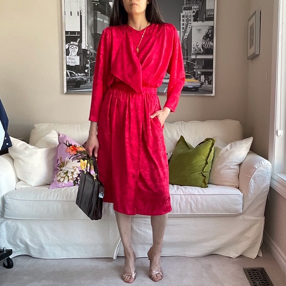 Holt Renfrew Dresses & Skirts - Vintage Holt Renfrew Red Tonal Pattern Wrap Midi Dress